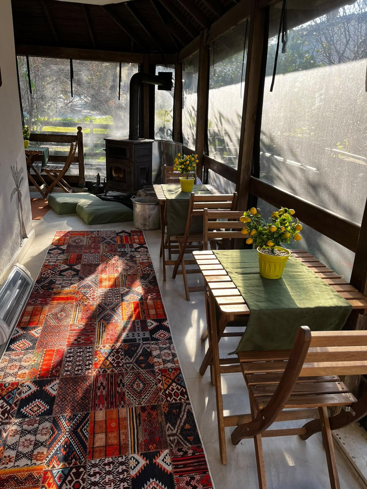 Verandada sıcak köşe